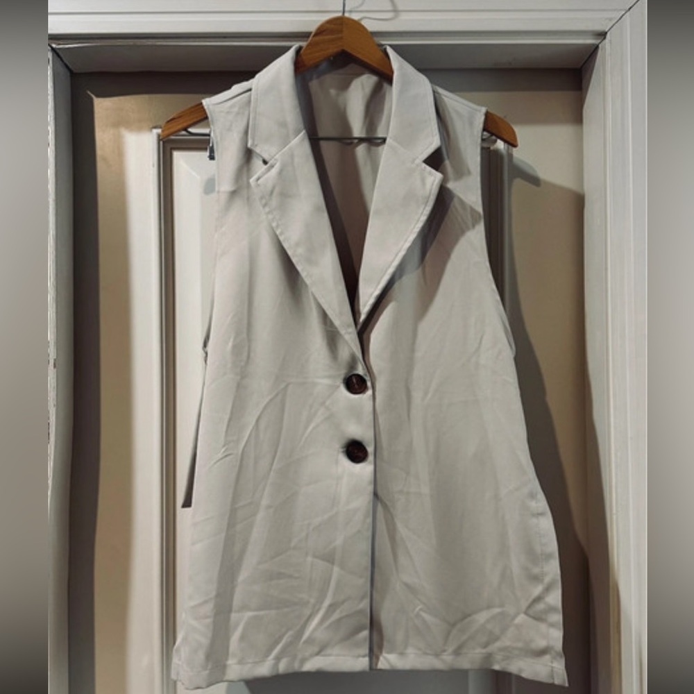 🆕 Classical Elf Japan, beige vest, sz M